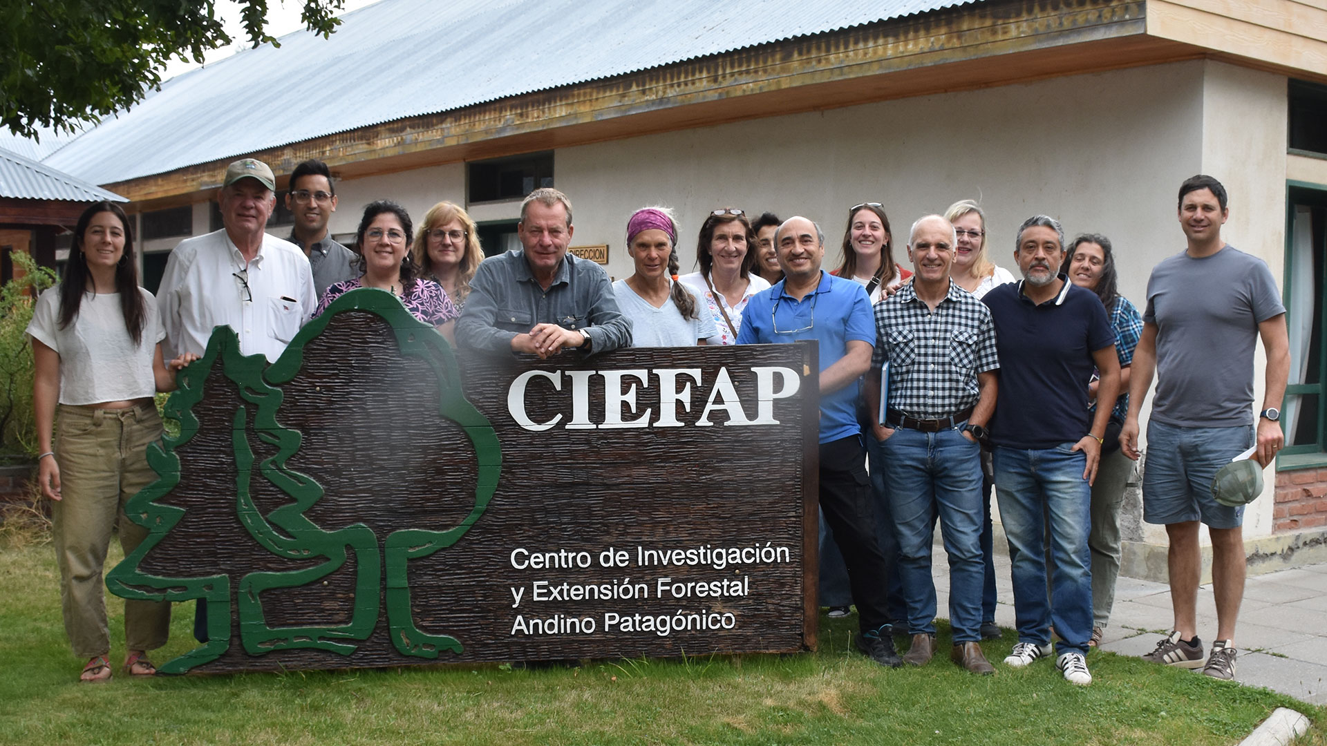 El embajador de Alemania visitó el CIEFAP y conoció proyectos vinculados a la ciencia aplicada